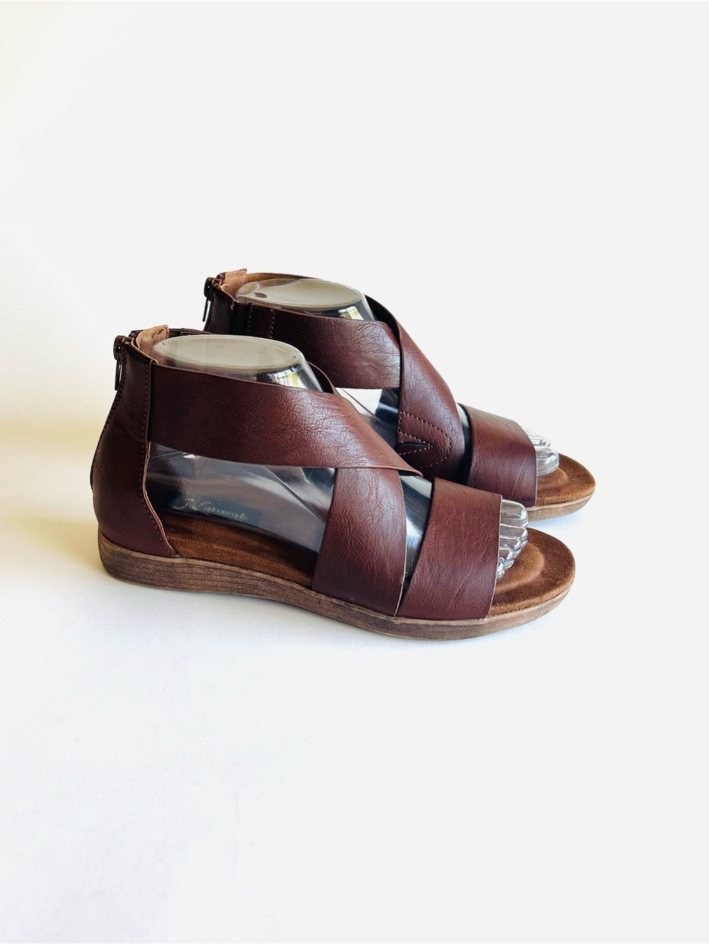 Natural Reflections Brown Man Made Leather Rubber Outsole Sandals size 7